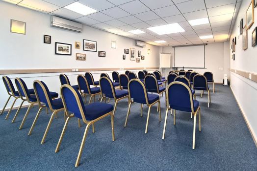 Salle Séminaire Vannes en théâtre Kyriad Vannes Centre ville Morbihan